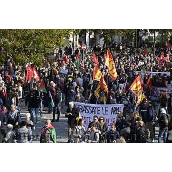 Tiziano Manzoni/LaPresse 3-10- 2025 Italia Cronaca Bergamo sciopero generale per fermo flottiglia Marzia Marchesi corteo Blocco treni stazione