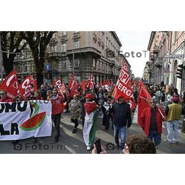 Tiziano Manzoni/LaPresse 3-10- 2025 Italia Cronaca Bergamo sciopero generale per fermo flottiglia Marzia Marchesi corteo Blocco treni stazione