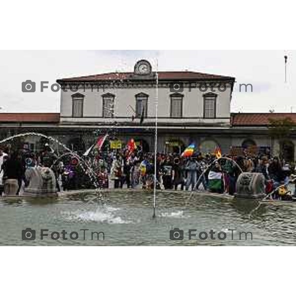 Tiziano Manzoni/LaPresse 3-10- 2025 Italia Cronaca Bergamo sciopero generale per fermo flottiglia Marzia Marchesi corteo Blocco treni stazione