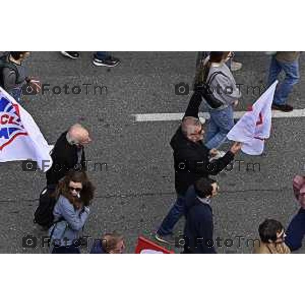 Tiziano Manzoni/LaPresse 3-10- 2025 Italia Cronaca Bergamo sciopero generale per fermo flottiglia Marzia Marchesi corteo Blocco treni stazione