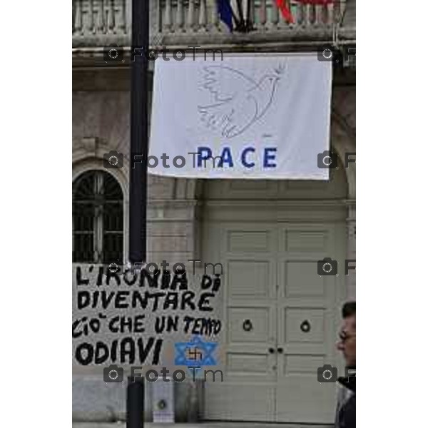 Tiziano Manzoni/LaPresse 3-10- 2025 Italia Cronaca Bergamo sciopero generale per fermo flottiglia Marzia Marchesi corteo Blocco treni stazione