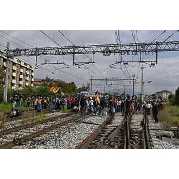 Tiziano Manzoni/LaPresse 3-10- 2025 Italia Cronaca Bergamo sciopero generale per fermo flottiglia Marzia Marchesi corteo Blocco treni stazione