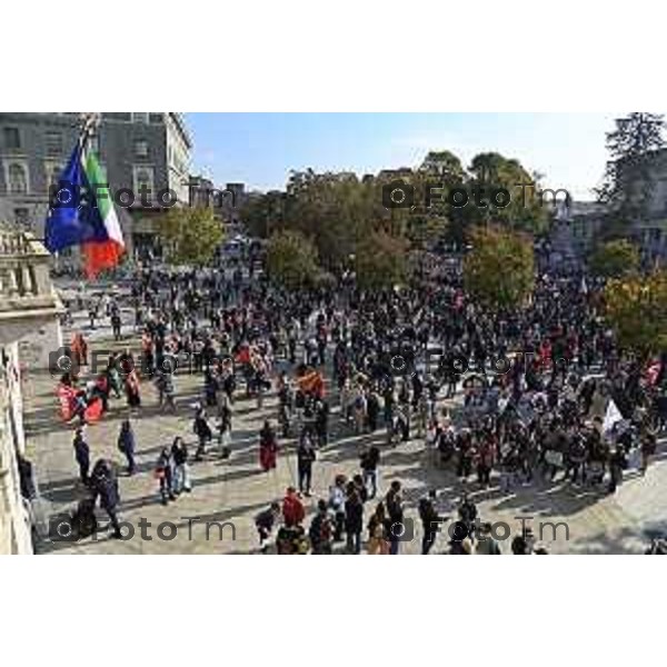 Tiziano Manzoni/LaPresse 3-10- 2025 Italia Cronaca Bergamo sciopero generale per fermo flottiglia Marzia Marchesi corteo Blocco treni stazione