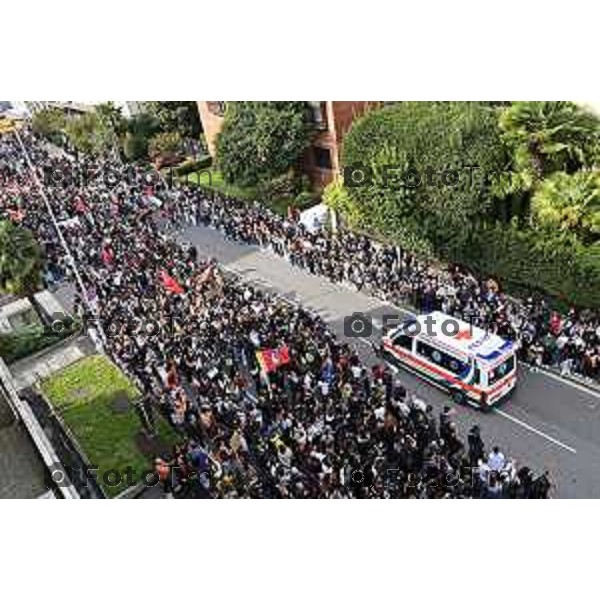 Tiziano Manzoni/LaPresse 3-10- 2025 Italia Cronaca Bergamo sciopero generale per fermo flottiglia Marzia Marchesi corteo Blocco treni stazione