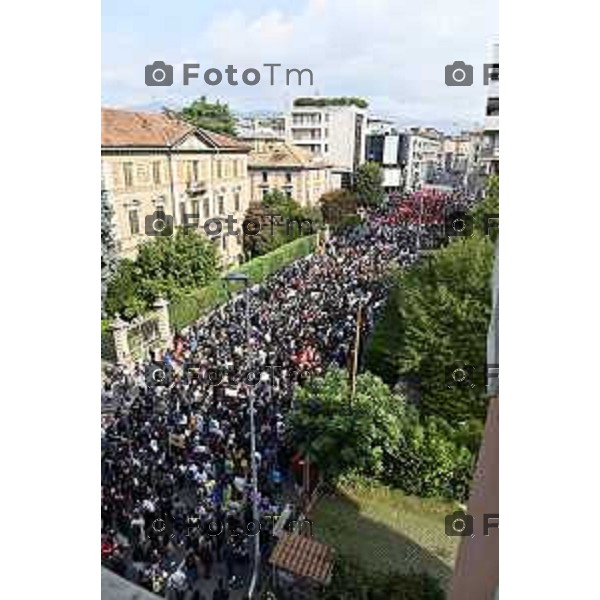 Tiziano Manzoni/LaPresse 3-10- 2025 Italia Cronaca Bergamo sciopero generale per fermo flottiglia Marzia Marchesi corteo Blocco treni stazione