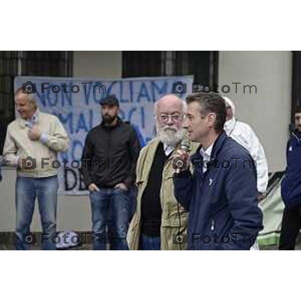 Tiziano Manzoni/LaPresse 4-10- 2025 Italia Cronaca Montello Bg protesta contro l\'inceniritore e le puzze della Montello spa