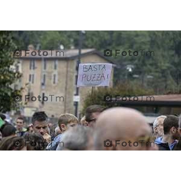 Tiziano Manzoni/LaPresse 4-10- 2025 Italia Cronaca Montello Bg protesta contro l\'inceniritore e le puzze della Montello spa