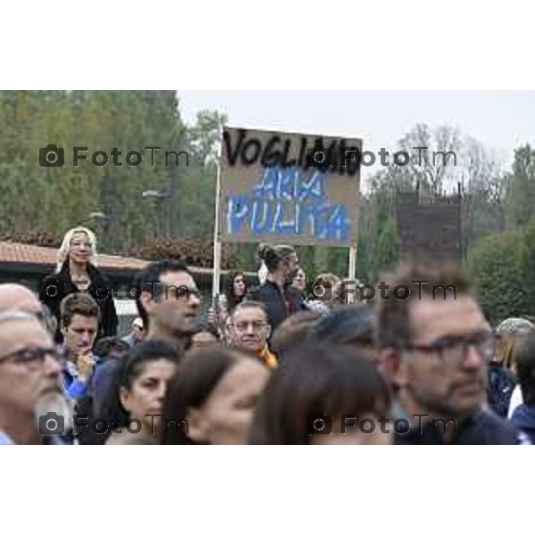 Tiziano Manzoni/LaPresse 4-10- 2025 Italia Cronaca Montello Bg protesta contro l\'inceniritore e le puzze della Montello spa