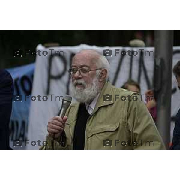 Tiziano Manzoni/LaPresse 4-10- 2025 Italia Cronaca Montello Bg protesta contro l\'inceniritore e le puzze della Montello spa