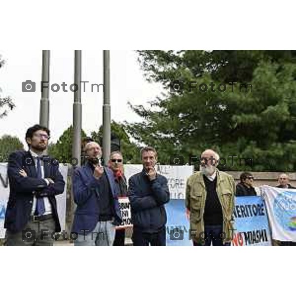 Tiziano Manzoni/LaPresse 4-10- 2025 Italia Cronaca Montello Bg protesta contro l\'inceniritore e le puzze della Montello spa