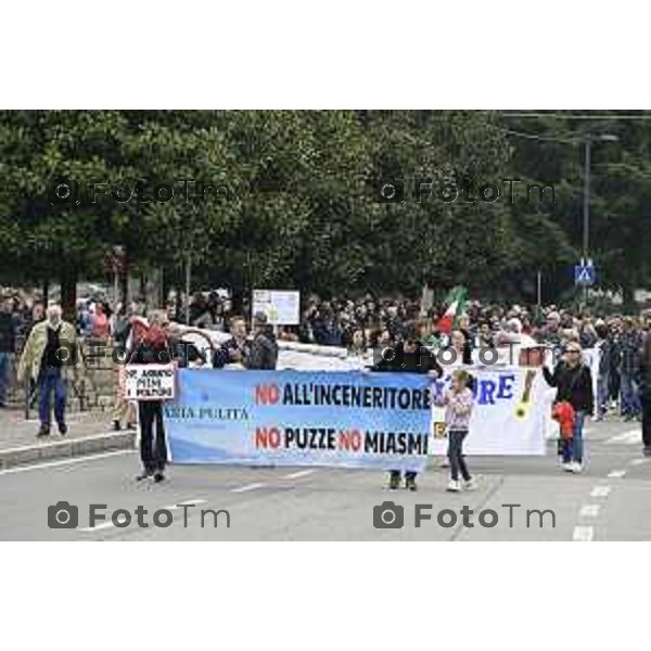 Tiziano Manzoni/LaPresse 4-10- 2025 Italia Cronaca Montello Bg protesta contro l\'inceniritore e le puzze della Montello spa