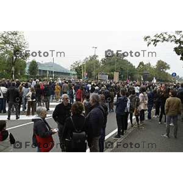 Tiziano Manzoni/LaPresse 4-10- 2025 Italia Cronaca Montello Bg protesta contro l\'inceniritore e le puzze della Montello spa