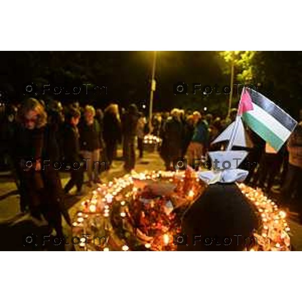 Tiziano Manzoni/LaPresse 7-10- 2025 Italia Cronaca Dario Crippa abbraccia tutti, ma poi torna con la mente agli ultimi giorni, dall’arresto sulla barca della Flotilla da parte degli israeliani