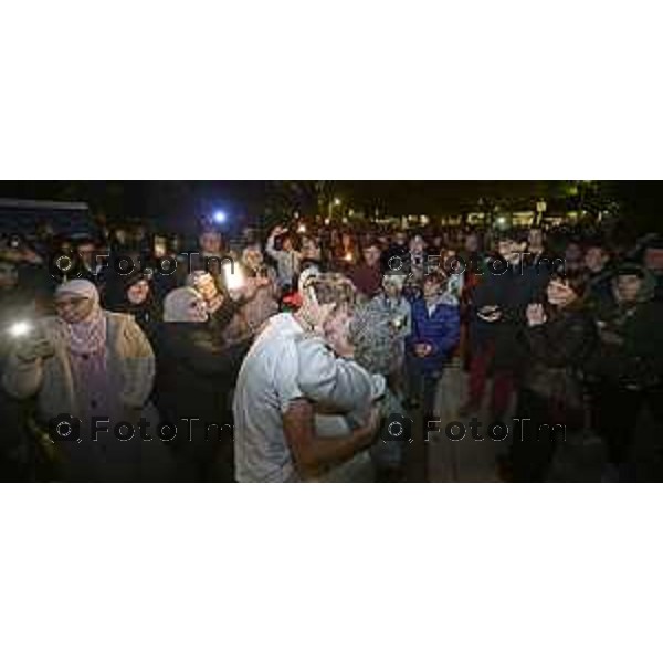 Tiziano Manzoni/LaPresse 7-10- 2025 Italia Cronaca Dario Crippa abbraccia tutti, ma poi torna con la mente agli ultimi giorni, dall’arresto sulla barca della Flotilla da parte degli israeliani