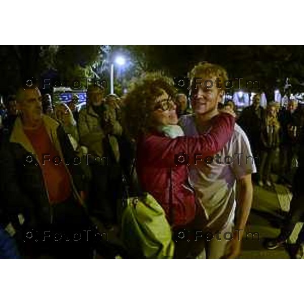 Tiziano Manzoni/LaPresse 7-10- 2025 Italia Cronaca Dario Crippa abbraccia tutti, ma poi torna con la mente agli ultimi giorni, dall’arresto sulla barca della Flotilla da parte degli israeliani