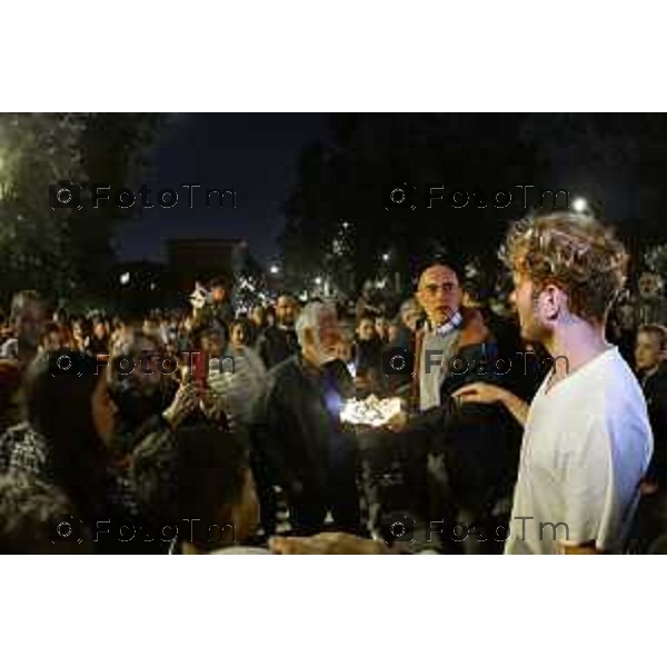 Tiziano Manzoni/LaPresse 7-10- 2025 Italia Cronaca Dario Crippa abbraccia tutti, ma poi torna con la mente agli ultimi giorni, dall’arresto sulla barca della Flotilla da parte degli israeliani