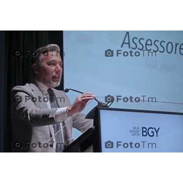 Tiziano Manzoni/LaPresse 16-10- 2025 Italia Cronaca Bergamo convegno un modello di esercizio per il collegamento ferroviario con l\'aeroporto bergamasco Franco Lucente, Assessore ai Trasporti e Mobilità sostenibile Regione Lombardia