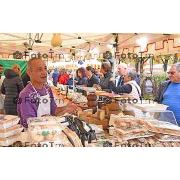 Tiziano Manzoni/LaPresse 10-10- 2025 Italia Cronaca Bergamo al via i Mercatanti sul sentierone 2025