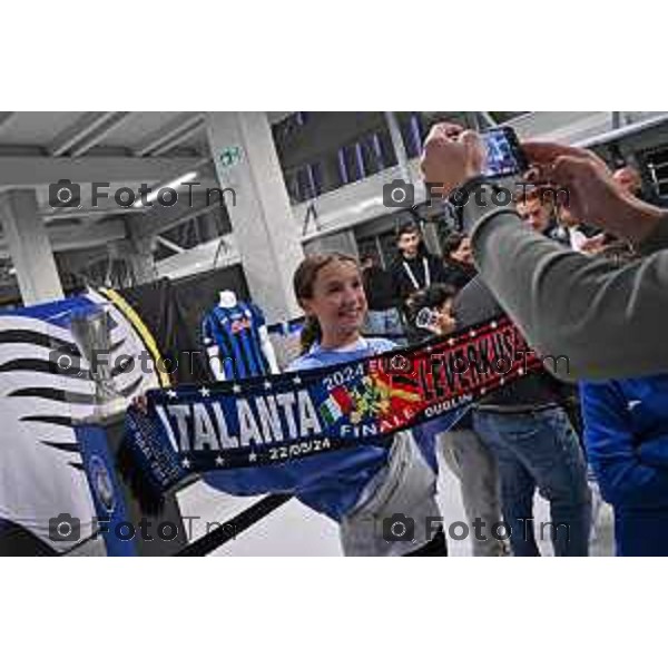 17 OTTOBRE 2025 CALCIO COMPLEANNO ATALANTA E INAUGURAZIONE STATUA PIAZZALE GOISIS Nella foto: Inaugurazione della riproduzione in marmo della coppa Europa League nel piazzale