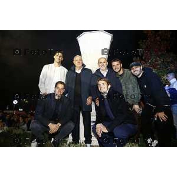 17 OTTOBRE 2025 CALCIO COMPLEANNO ATALANTA E INAUGURAZIONE STATUA PIAZZALE GOISIS Nella foto: Inaugurazione della riproduzione in marmo della coppa Europa League nel piazzale