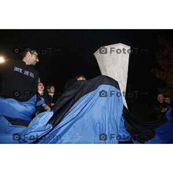 17 OTTOBRE 2025 CALCIO COMPLEANNO ATALANTA E INAUGURAZIONE STATUA PIAZZALE GOISIS Nella foto: Inaugurazione della riproduzione in marmo della coppa Europa League nel piazzale