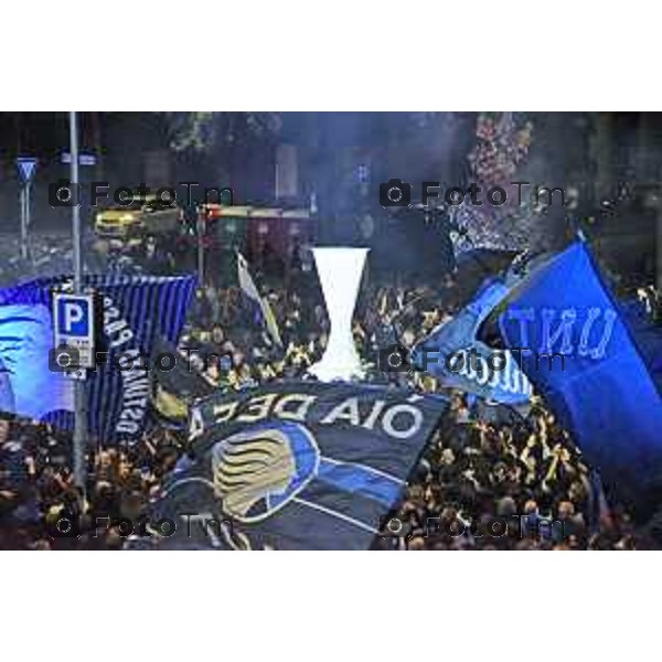 17 OTTOBRE 2025 CALCIO COMPLEANNO ATALANTA E INAUGURAZIONE STATUA PIAZZALE GOISIS Nella foto: Inaugurazione della riproduzione in marmo della coppa Europa League nel piazzale
