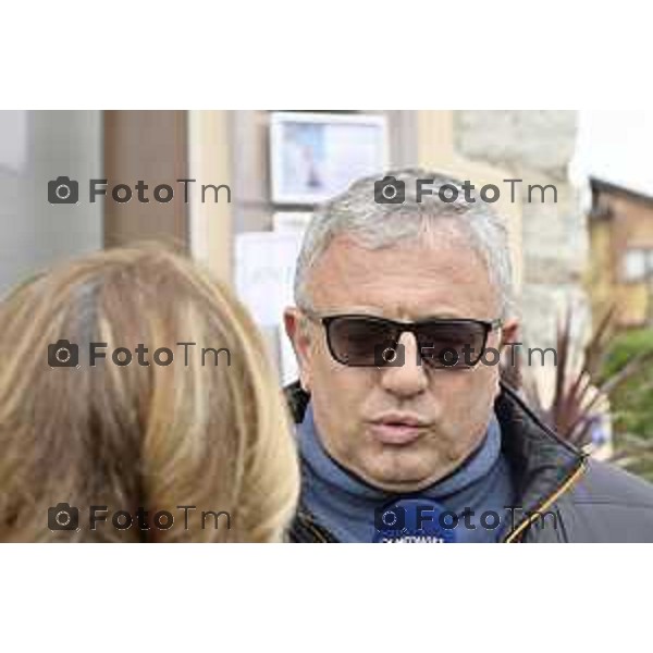 Tiziano Manzoni/LaPresse 21-10- 2025 Italia Cronaca Bergamo Villa D\'Almè arrivo della salma di Pamela Genini di Strozza assassinata una settimana fa amico dei parenti di Pamela