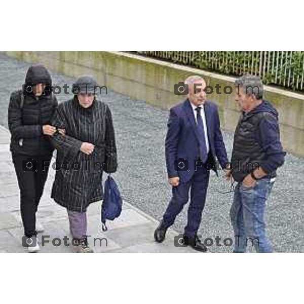 Tiziano Manzoni/LaPresse 21-10- 2025 Italia Cronaca Bergamo Villa D\'Almè arrivo della salma di Pamela Genini di Strozza assassinata una settimana fa nella foto Una Smirnova mamma di Pamela e la nonna materna