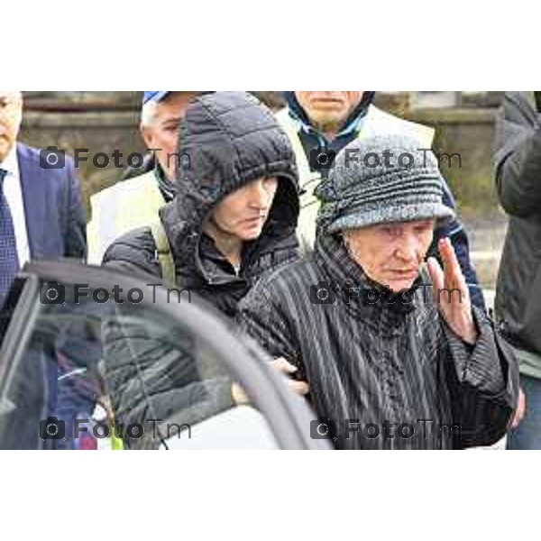 Tiziano Manzoni/LaPresse 21-10- 2025 Italia Cronaca Bergamo Villa D\'Almè arrivo della salma di Pamela Genini di Strozza assassinata una settimana fa nella foto Una Smirnova mamma di Pamela e la nonna materna