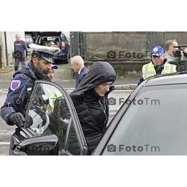 Tiziano Manzoni/LaPresse 21-10- 2025 Italia Cronaca Bergamo Villa D\'Almè arrivo della salma di Pamela Genini di Strozza assassinata una settimana fa nella foto Una Smirnova mamma di Pamela e la nonna materna