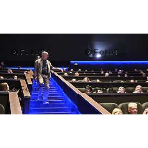 Tiziano Manzoni/LaPresse 22-10- 2025 Italia Cronaca Bergamo Stezzano cinema Arcadia Diego Abatantuono Virginia Raffaeli e il regista Riccardo Milani alla pima del film La vita va cosi
