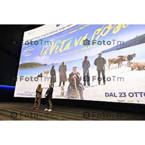Tiziano Manzoni/LaPresse 22-10- 2025 Italia Cronaca Bergamo Stezzano cinema Arcadia Diego Abatantuono Virginia Raffaeli e il regista Riccardo Milani alla pima del film La vita va cosi