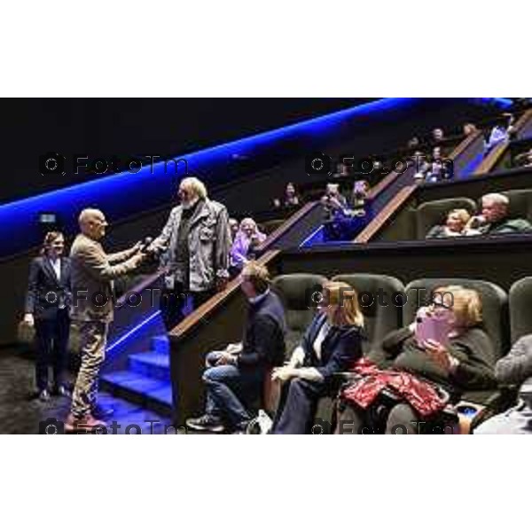 Tiziano Manzoni/LaPresse 22-10- 2025 Italia Cronaca Bergamo Stezzano cinema Arcadia Diego Abatantuono Virginia Raffaeli e il regista Riccardo Milani alla pima del film La vita va cosi
