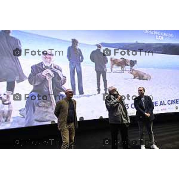 Tiziano Manzoni/LaPresse 22-10- 2025 Italia Cronaca Bergamo Stezzano cinema Arcadia Diego Abatantuono Virginia Raffaeli e il regista Riccardo Milani alla pima del film La vita va cosi