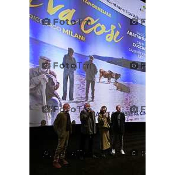 Tiziano Manzoni/LaPresse 22-10- 2025 Italia Cronaca Bergamo Stezzano cinema Arcadia Diego Abatantuono Virginia Raffaeli e il regista Riccardo Milani alla pima del film La vita va cosi