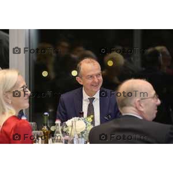 Milano Palazzo Lombardia in Regione cena SOS con imprenditori e politici Tibaldi, Rusconi Paolo Franco Locati, Nisoli, Rachele Nadia 