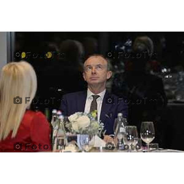 Milano Palazzo Lombardia in Regione cena SOS con imprenditori e politici Tibaldi, Rusconi Paolo Franco Locati, Nisoli, Rachele Nadia 