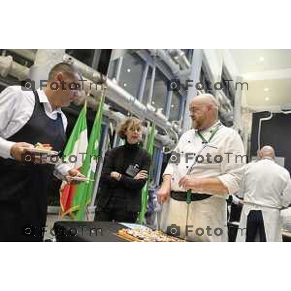 Milano Palazzo Lombardia in Regione cena SOS con imprenditori e politici Tibaldi, Rusconi Paolo Franco Locati, Nisoli, Rachele Nadia 