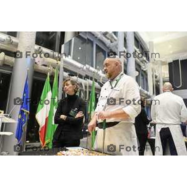 Milano Palazzo Lombardia in Regione cena SOS con imprenditori e politici Tibaldi, Rusconi Paolo Franco Locati, Nisoli, Rachele Nadia 