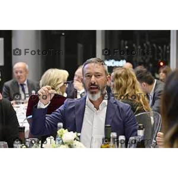 Milano Palazzo Lombardia in Regione cena SOS con imprenditori e politici Tibaldi, Rusconi Paolo Franco Locati, Nisoli, Rachele Nadia 