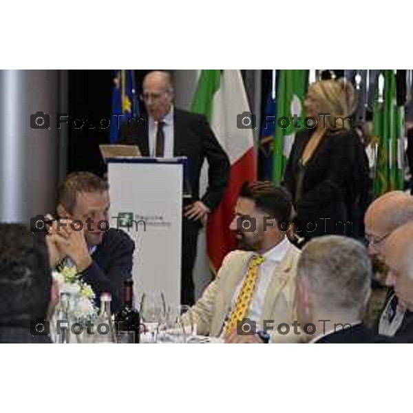 Milano Palazzo Lombardia in Regione cena SOS con imprenditori e politici Tibaldi, Rusconi Paolo Franco Locati, Nisoli, Rachele Nadia 