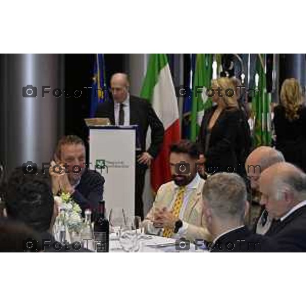 Milano Palazzo Lombardia in Regione cena SOS con imprenditori e politici Tibaldi, Rusconi Paolo Franco Locati, Nisoli, Rachele Nadia 