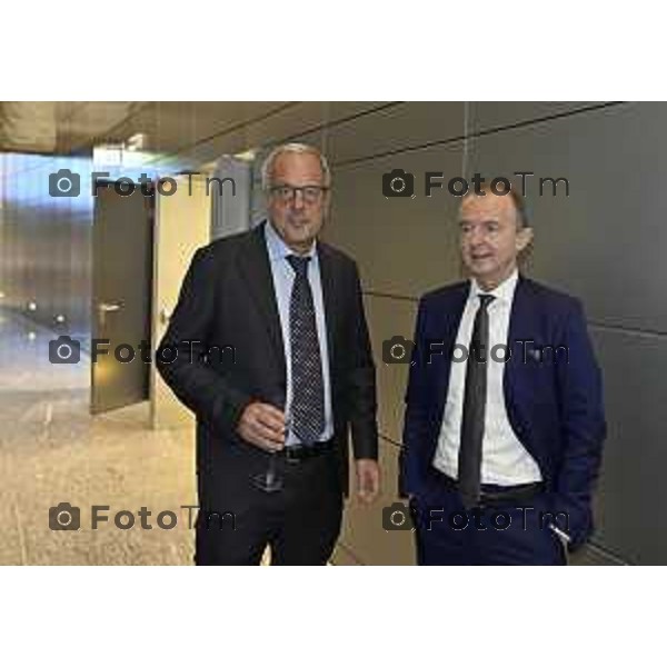 Milano Palazzo Lombardia in Regione cena SOS con imprenditori e politici Tibaldi, Rusconi Paolo Franco Locati, Nisoli, Rachele Nadia 