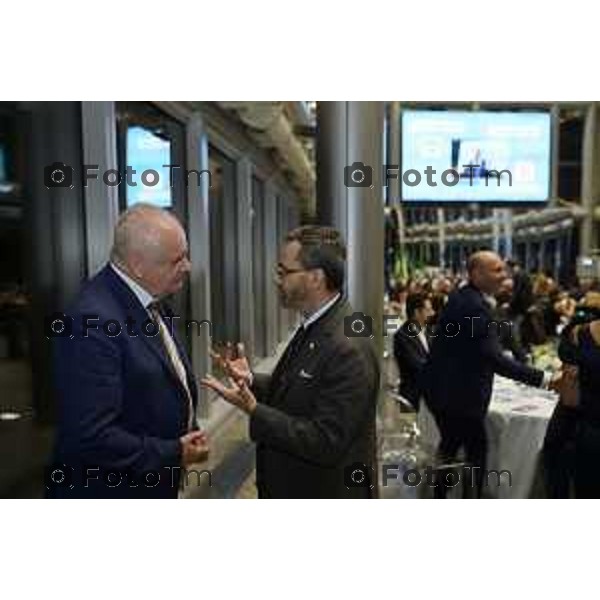 Milano Palazzo Lombardia in Regione cena SOS con imprenditori e politici Tibaldi, Rusconi Paolo Franco Locati, Nisoli, Rachele Nadia 