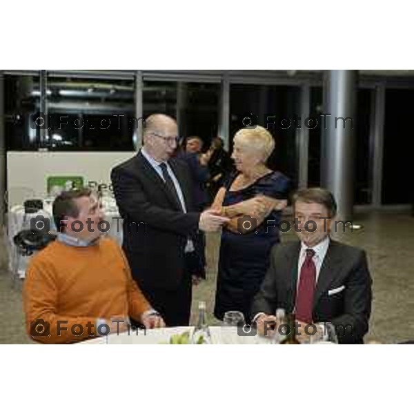 Milano Palazzo Lombardia in Regione cena SOS con imprenditori e politici Tibaldi, Rusconi Paolo Franco Locati, Nisoli, Rachele Nadia 