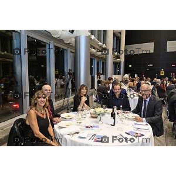 Milano Palazzo Lombardia in Regione cena SOS con imprenditori e politici Tibaldi, Rusconi Paolo Franco Locati, Nisoli, Rachele Nadia 