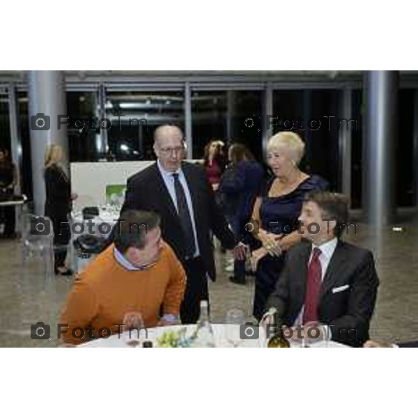 Milano Palazzo Lombardia in Regione cena SOS con imprenditori e politici Tibaldi, Rusconi Paolo Franco Locati, Nisoli, Rachele Nadia 