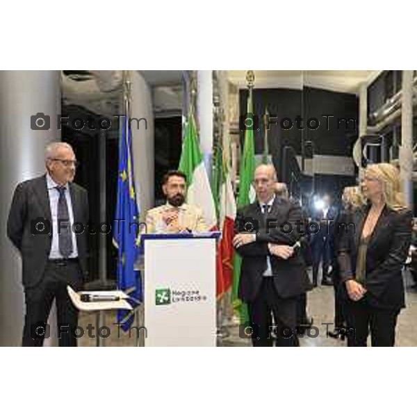 Milano Palazzo Lombardia in Regione cena SOS con imprenditori e politici Tibaldi, Rusconi Paolo Franco Locati, Nisoli, Rachele Nadia 