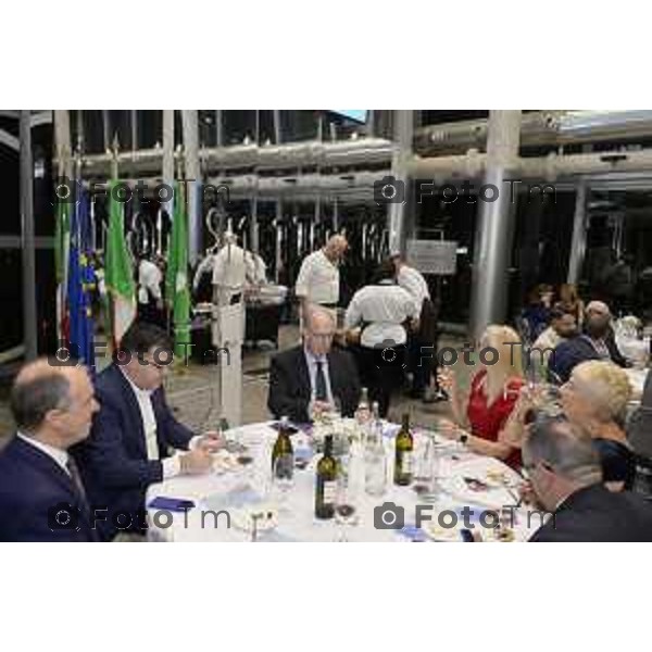 Milano Palazzo Lombardia in Regione cena SOS con imprenditori e politici Tibaldi, Rusconi Paolo Franco Locati, Nisoli, Rachele Nadia 