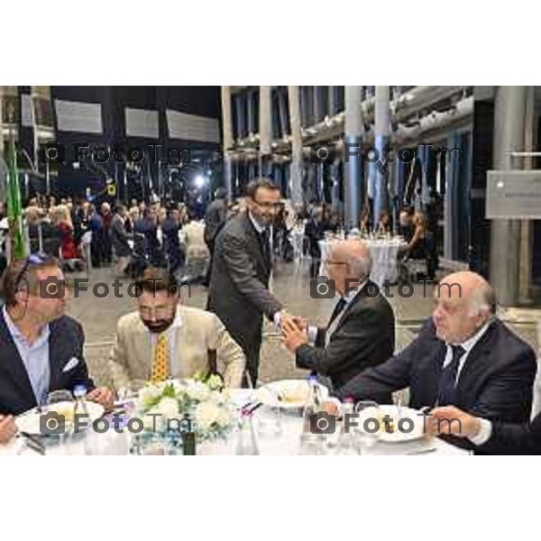 Milano Palazzo Lombardia in Regione cena SOS con imprenditori e politici Tibaldi, Rusconi Paolo Franco Locati, Nisoli, Rachele Nadia 